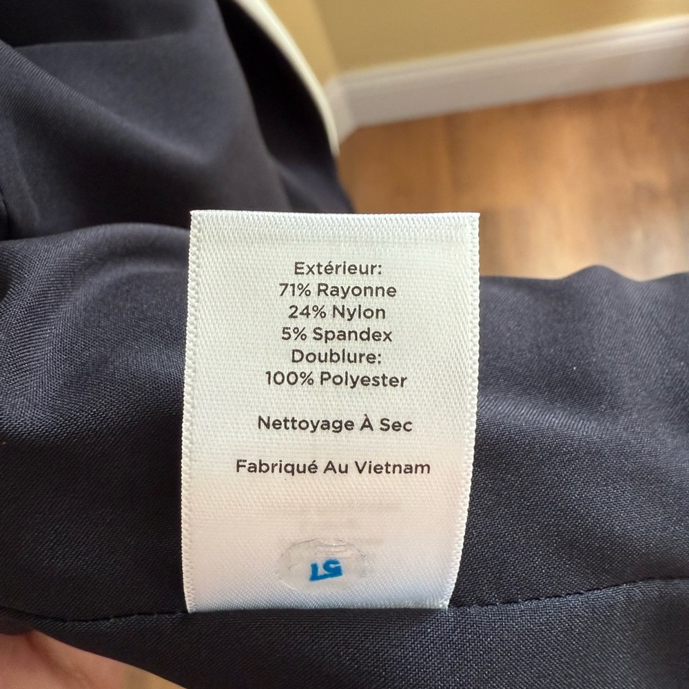 NWT: Talbots Women's Classic Navy Blazer with White Trim, 18W - Picture 8 of 8